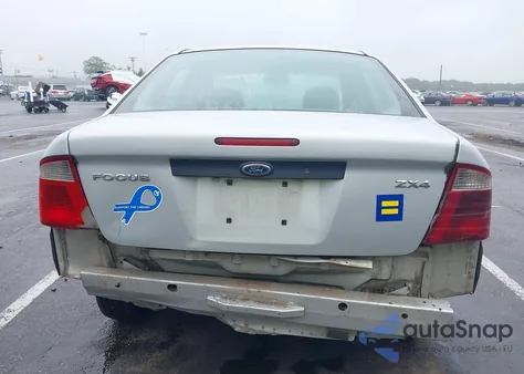 2005 Ford Focus Zx4 из США, поврежденный, VIN 1FAFP34N95W101853